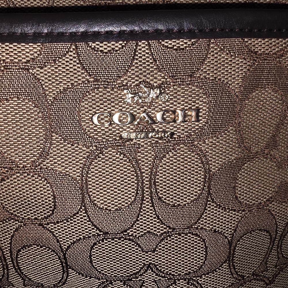 Coach 💕 | Crossbody Tan and Brown Canvas Signature Tote ✨️ - Picture 5 of 8